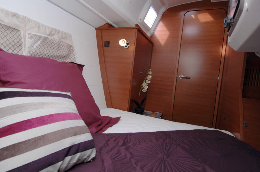 Sailing yacht Dufour 335 GL Lara