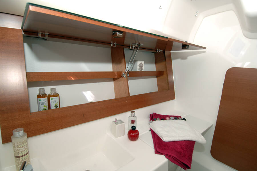 Sailing yacht Dufour 335 GL Lara