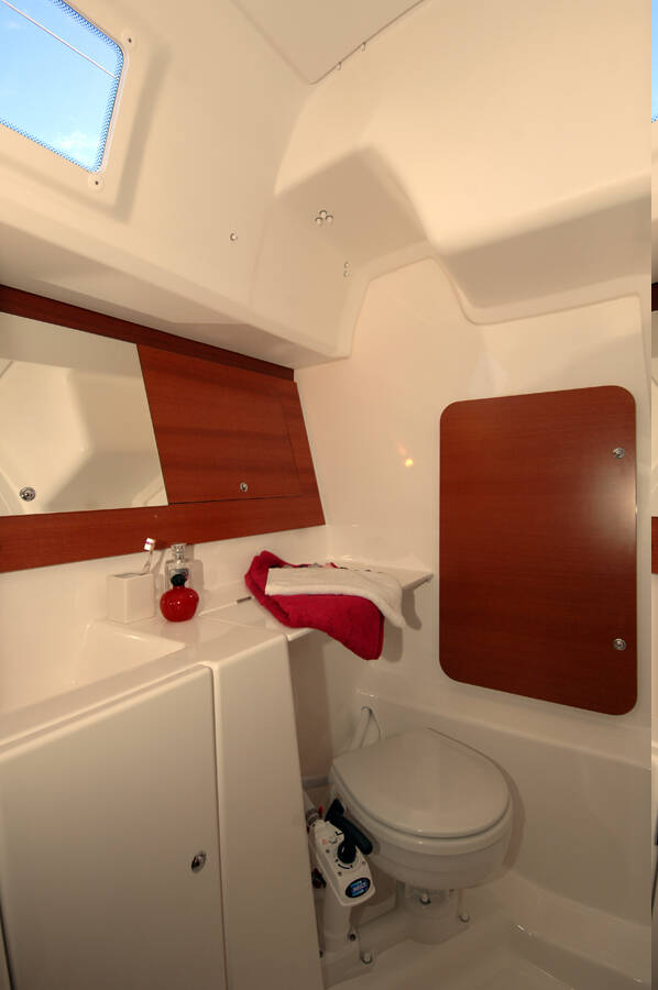 Sailing yacht Dufour 335 GL Lara