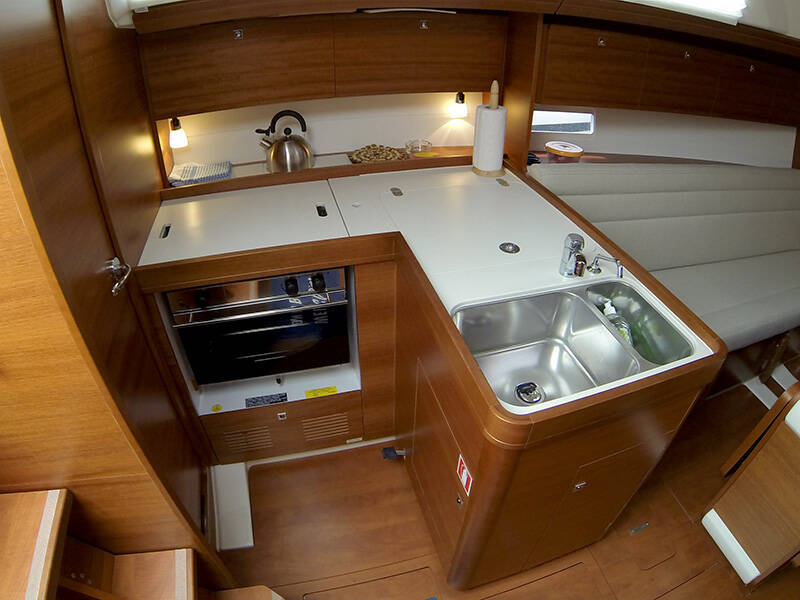 Sailing yacht Dufour 350 GL Luka