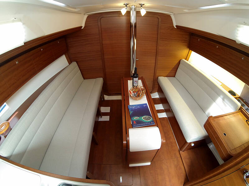 Sailing yacht Dufour 350 GL Luka