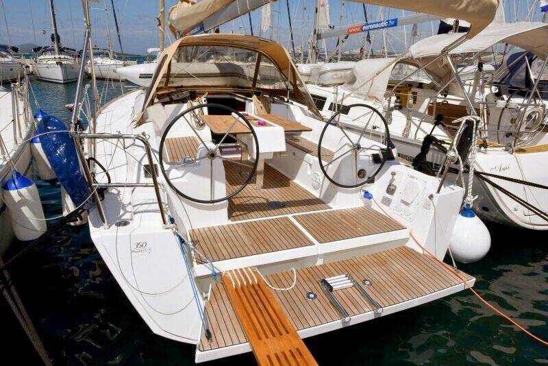 Sailing yacht Dufour 350 GL Navita