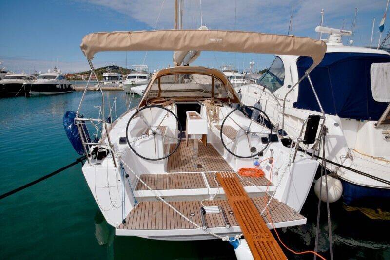 Sailing yacht Dufour 350 GL Navita