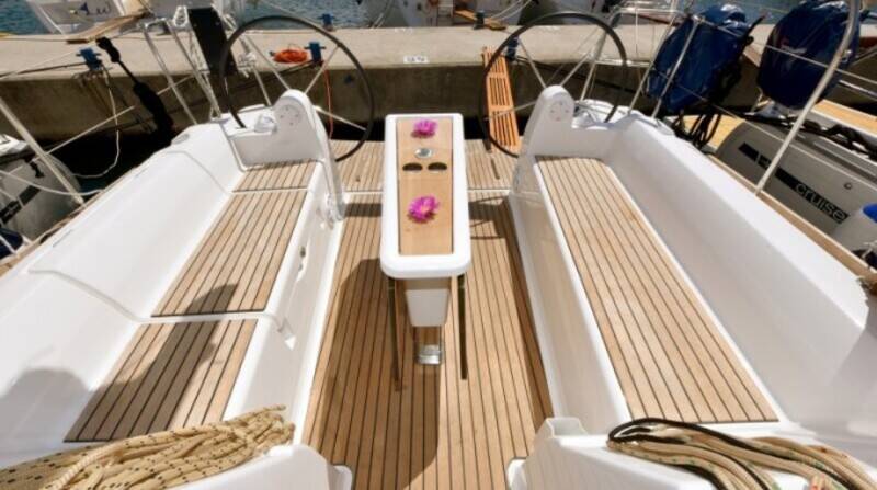 Sailing yacht Dufour 350 GL Navita