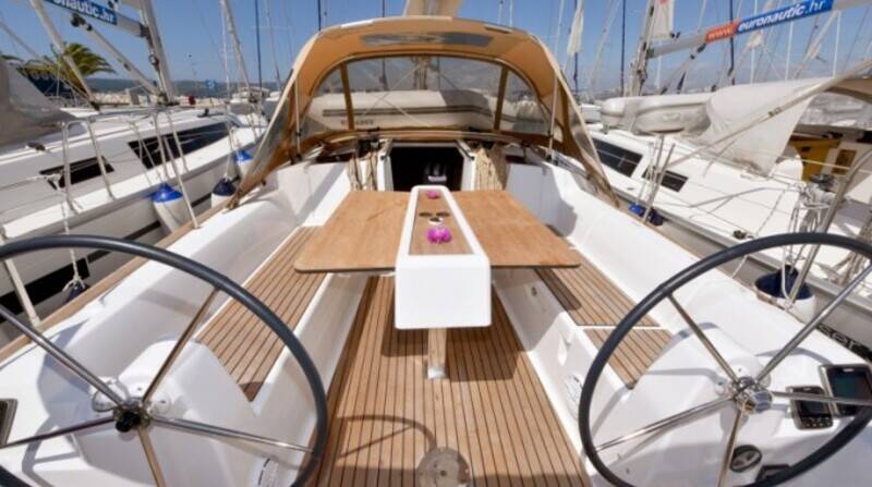 Sailing yacht Dufour 350 GL Navita
