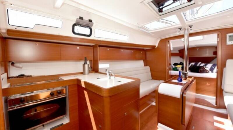 Sailing yacht Dufour 350 GL Navita