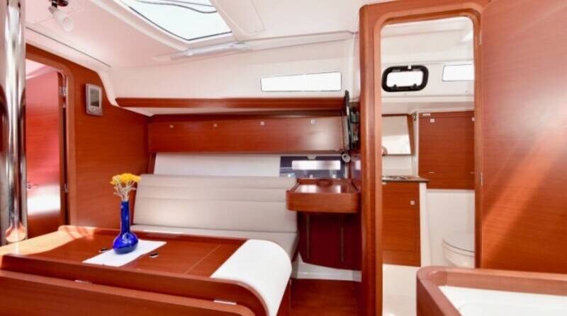 Sailing yacht Dufour 350 GL Navita
