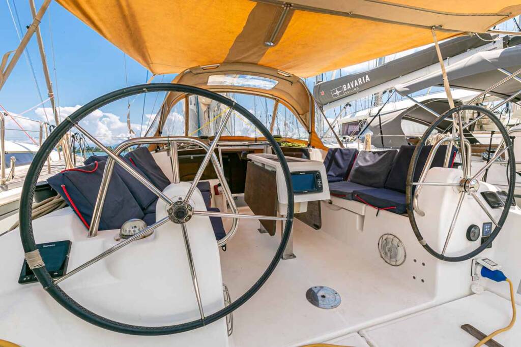 Sailing yacht Dufour 350 GL Wave