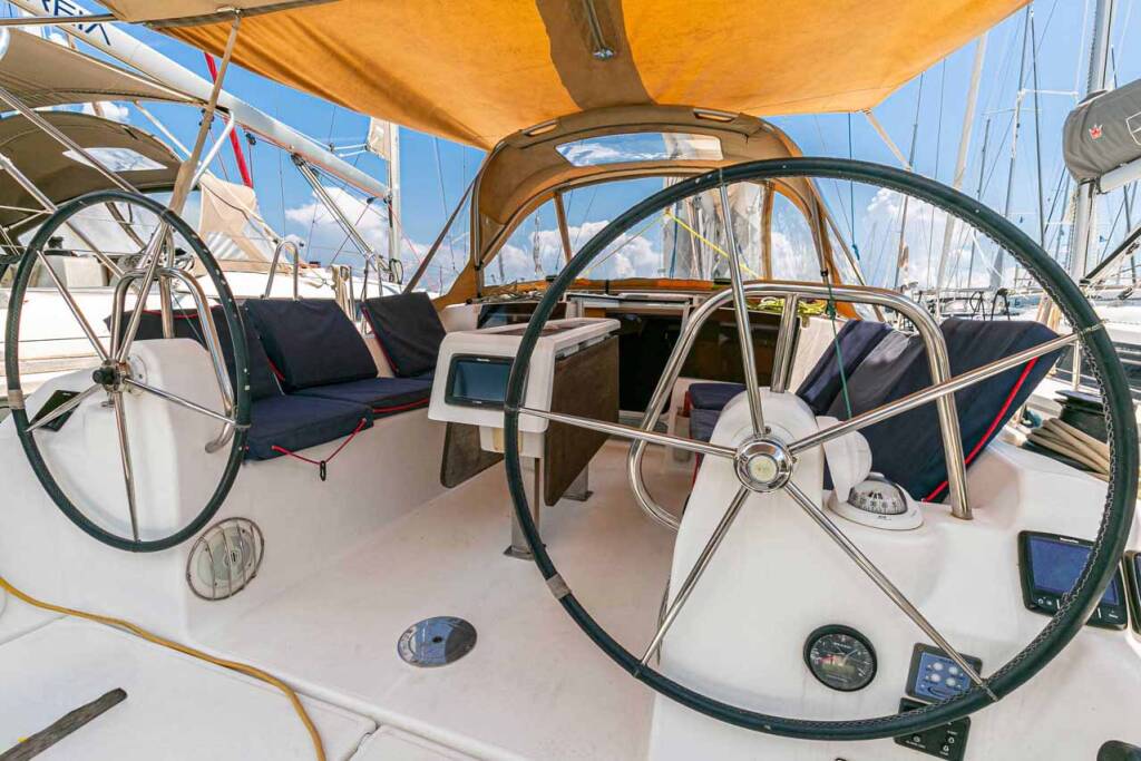 Sailing yacht Dufour 350 GL Wave