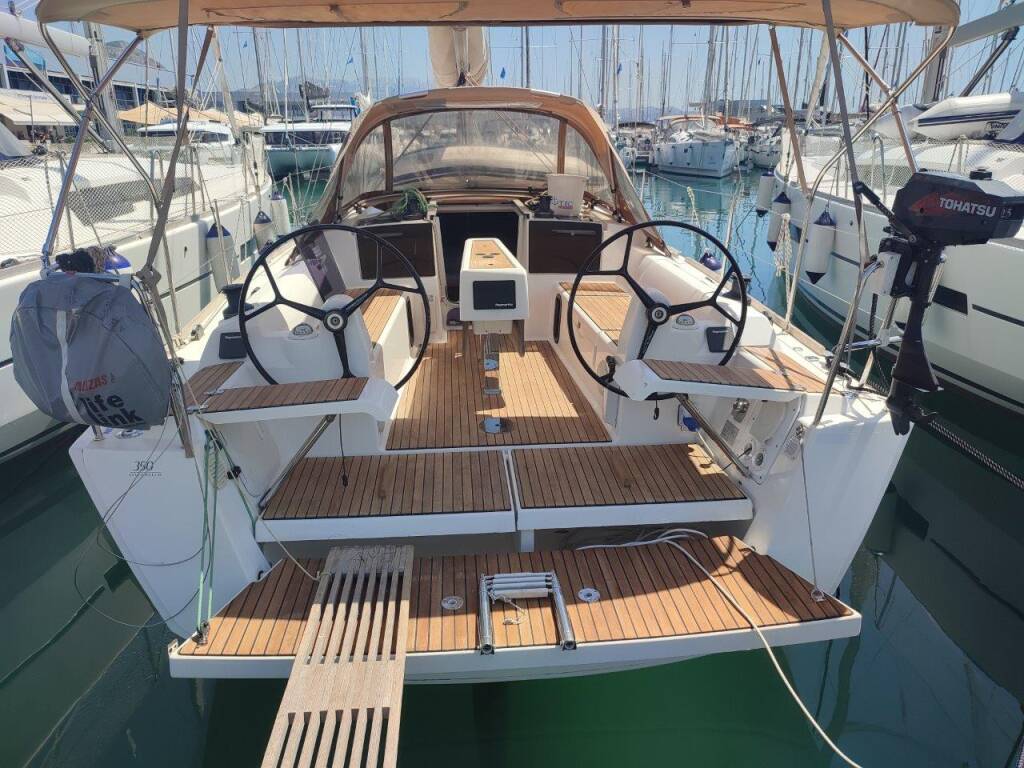 Sailing yacht Dufour 350 GL Spinaker