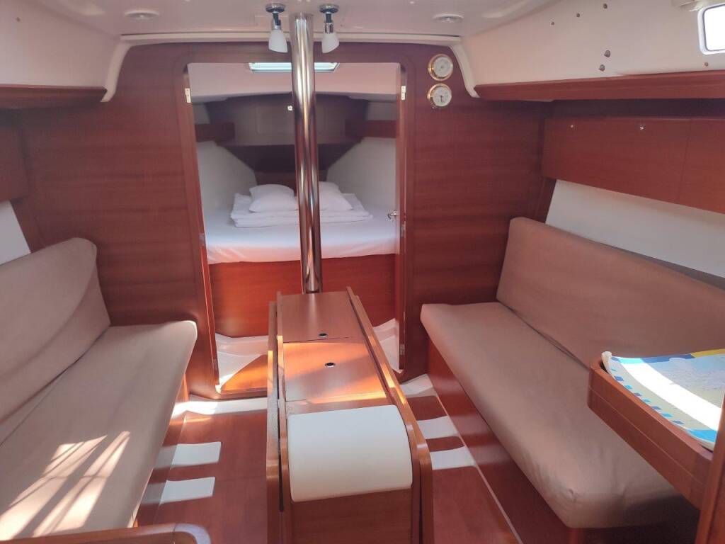 Sailing yacht Dufour 350 GL Spinaker