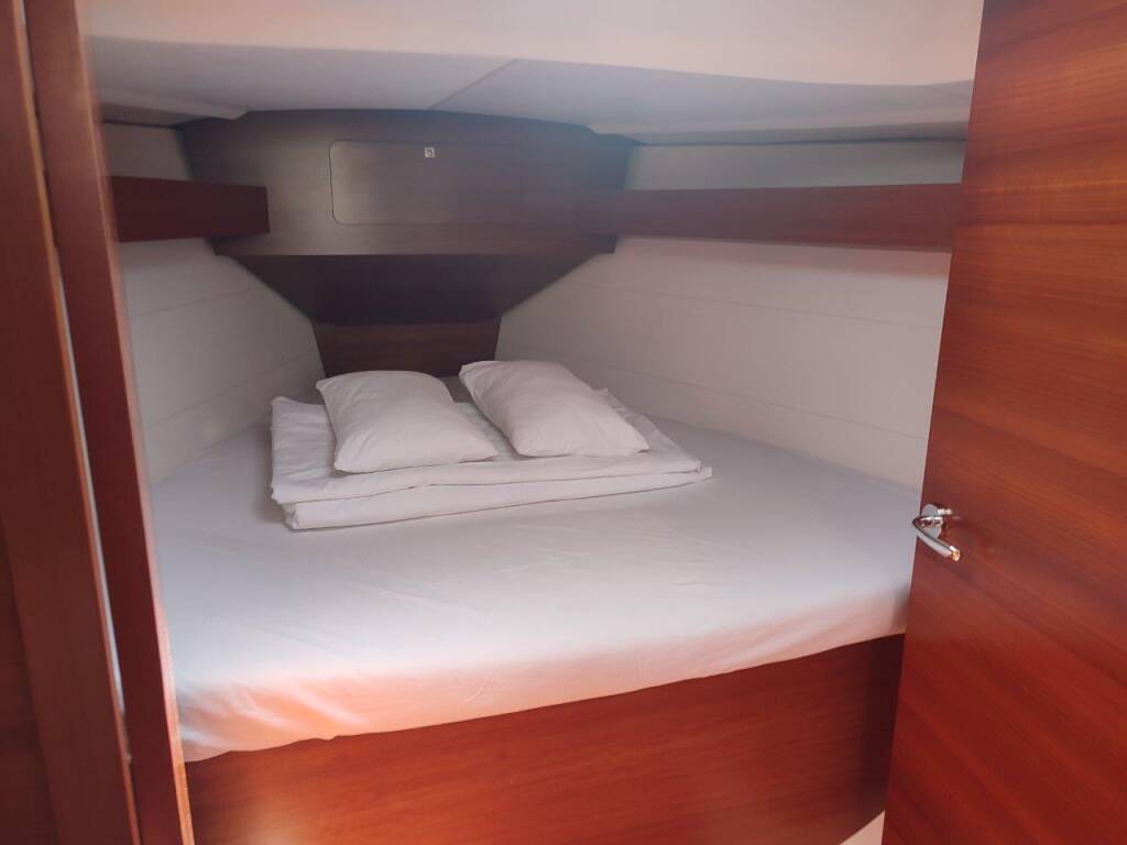 Sailing yacht Dufour 350 GL Spinaker