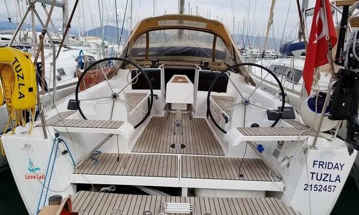 Sailing yacht Dufour 350 GL Friday