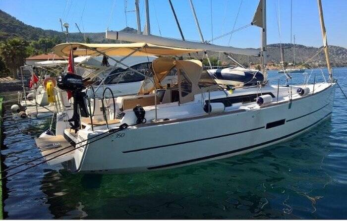 Sailing yacht Dufour 350 GL Friday