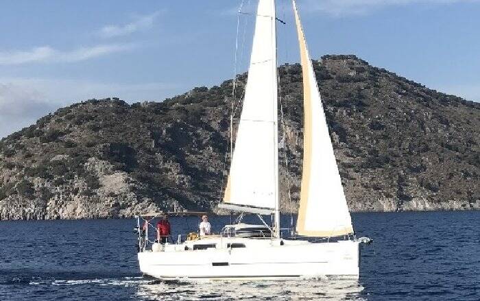 Sailing yacht Dufour 350 GL Friday