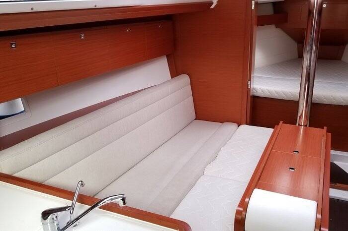 Sailing yacht Dufour 350 GL Friday