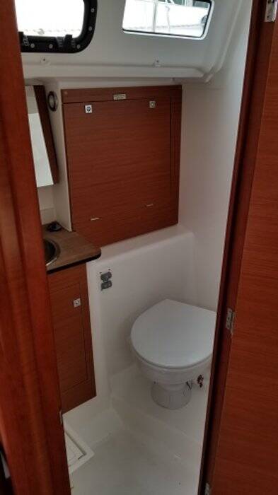 Sailing yacht Dufour 350 GL Friday