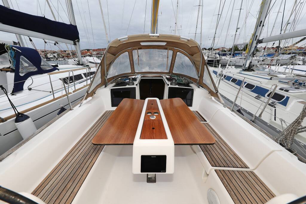 Sailing yacht Dufour 350 GL Sweet Lady