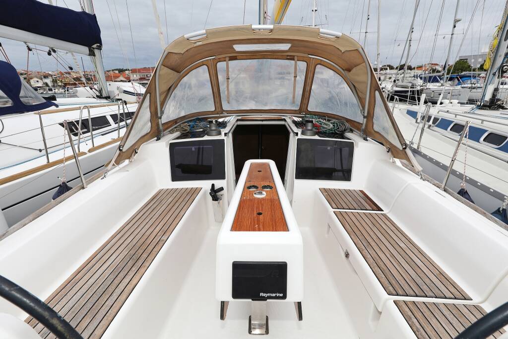 Sailing yacht Dufour 350 GL Sweet Lady