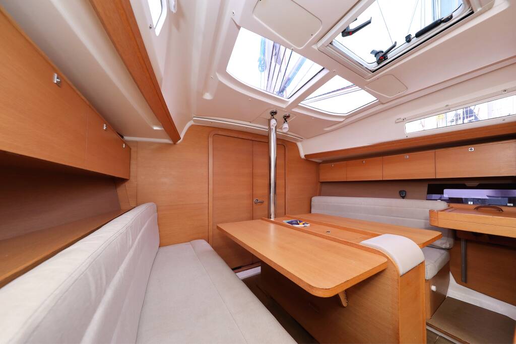 Sailing yacht Dufour 350 GL Sweet Lady