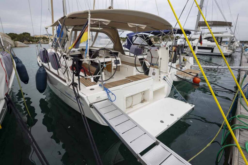 Sailing yacht Dufour 360 GL Shakey Ground