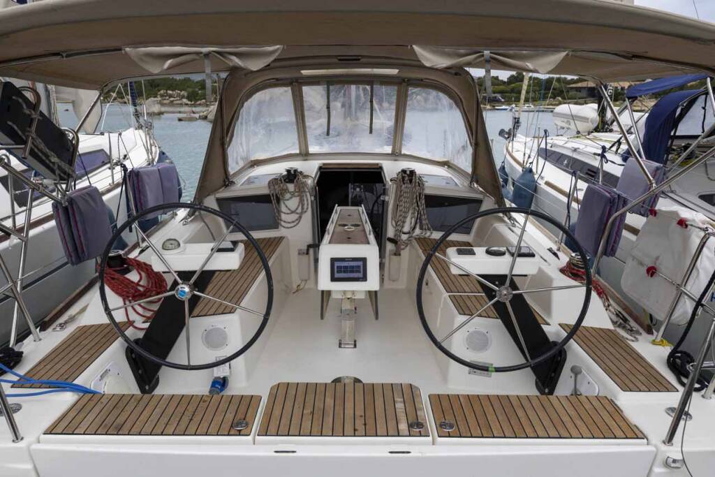 Sailing yacht Dufour 360 GL Shakey Ground