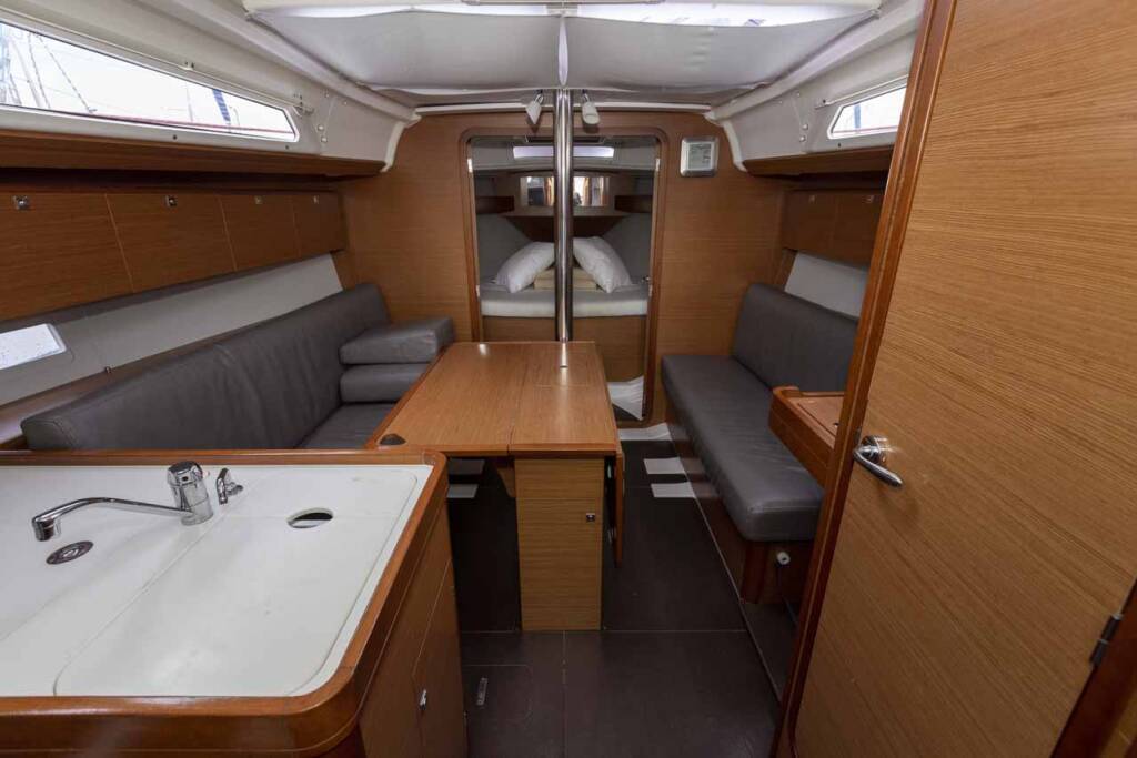 Sailing yacht Dufour 360 GL Shakey Ground