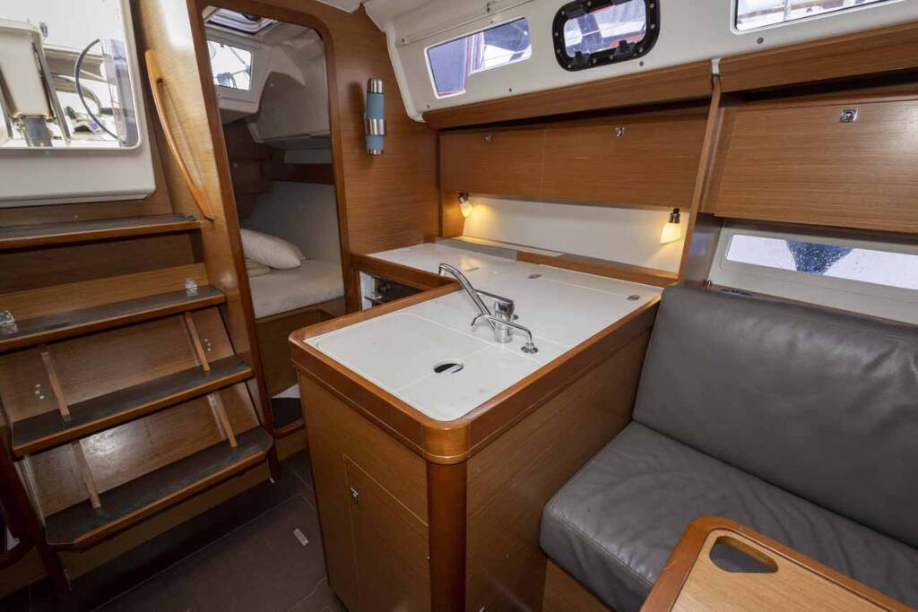 Sailing yacht Dufour 360 GL Shakey Ground
