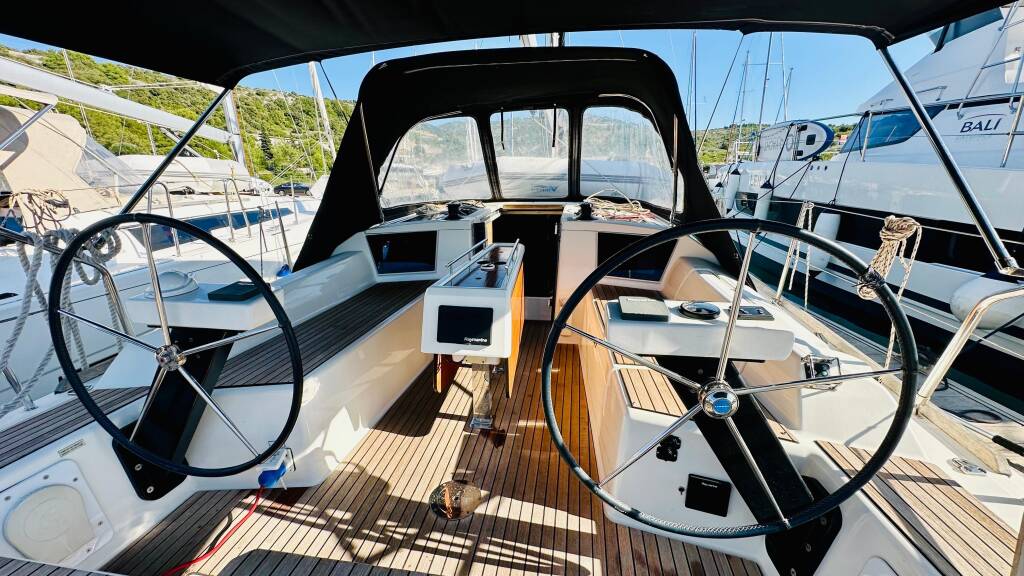 Sailing yacht Dufour 360 GL Alpha