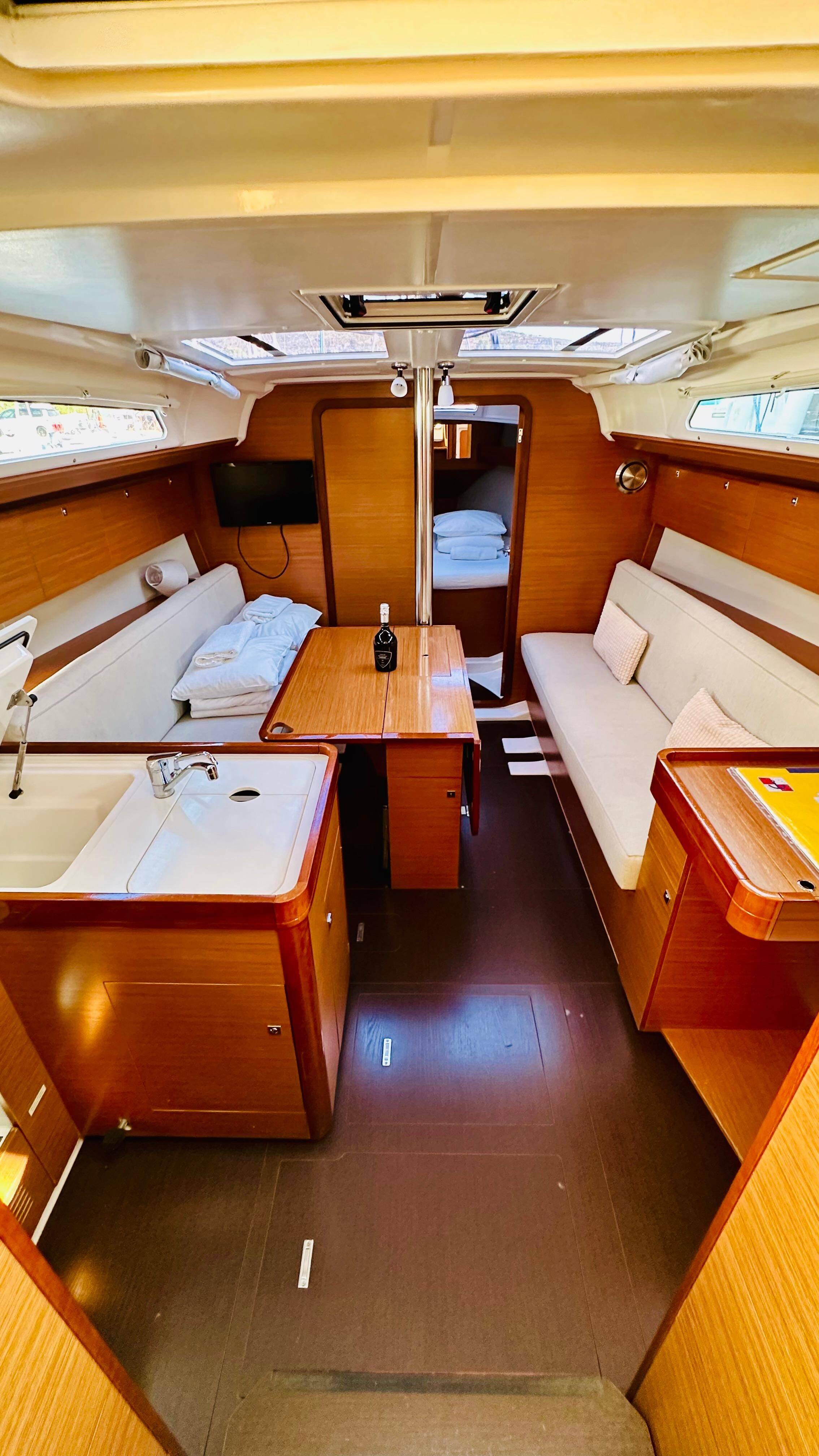 Sailing yacht Dufour 360 GL Alpha