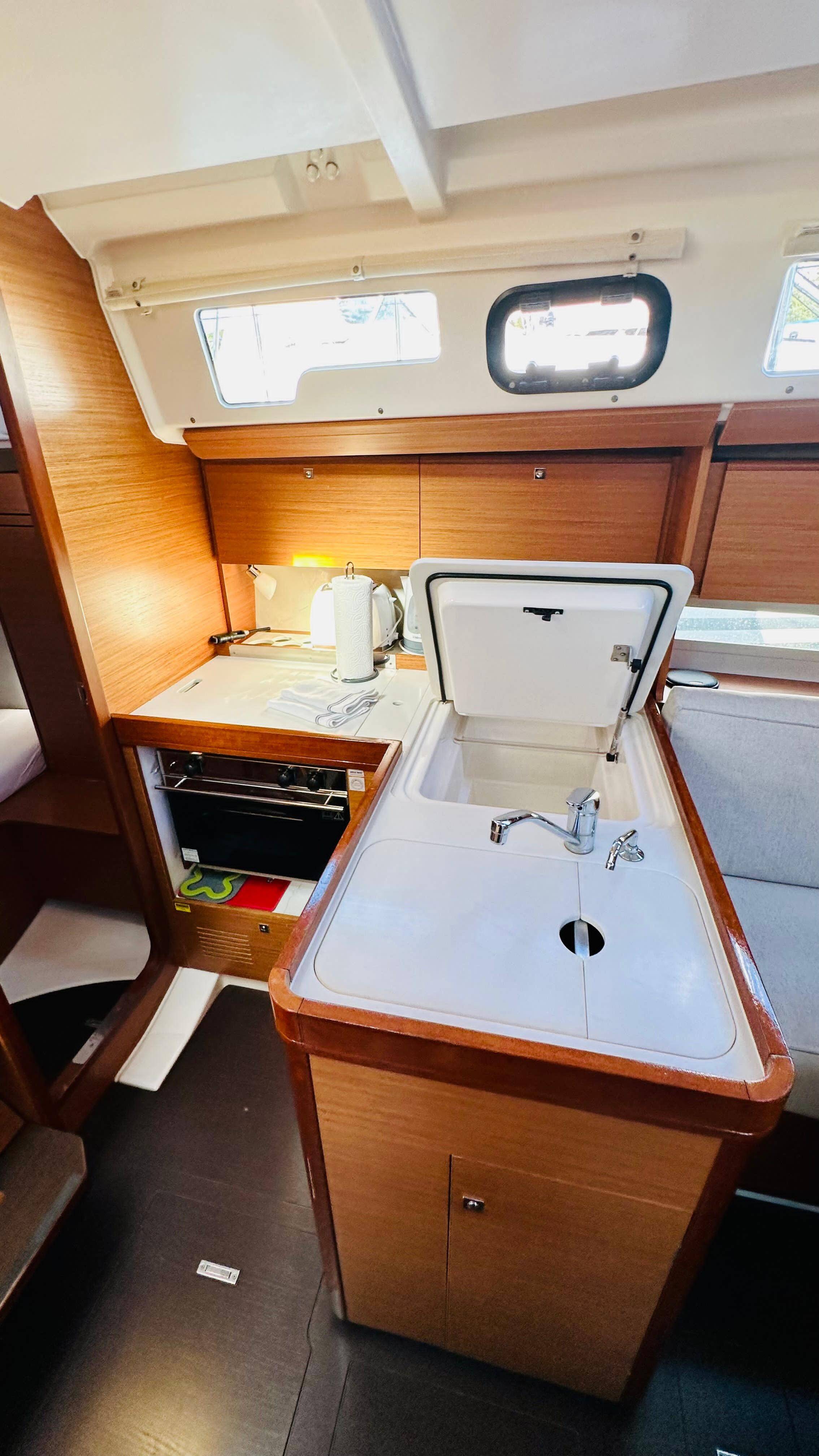 Sailing yacht Dufour 360 GL Alpha