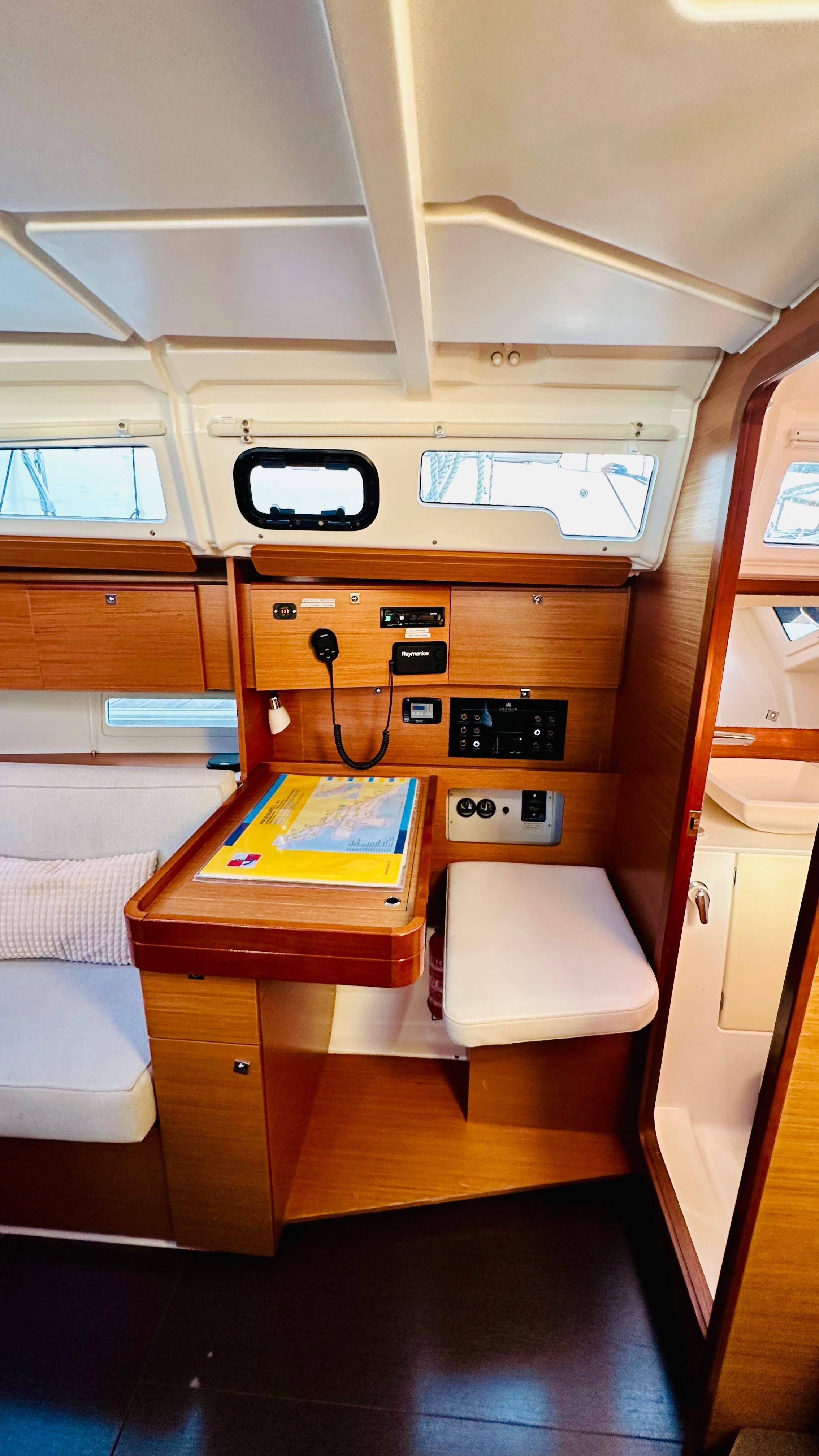 Sailing yacht Dufour 360 GL Alpha