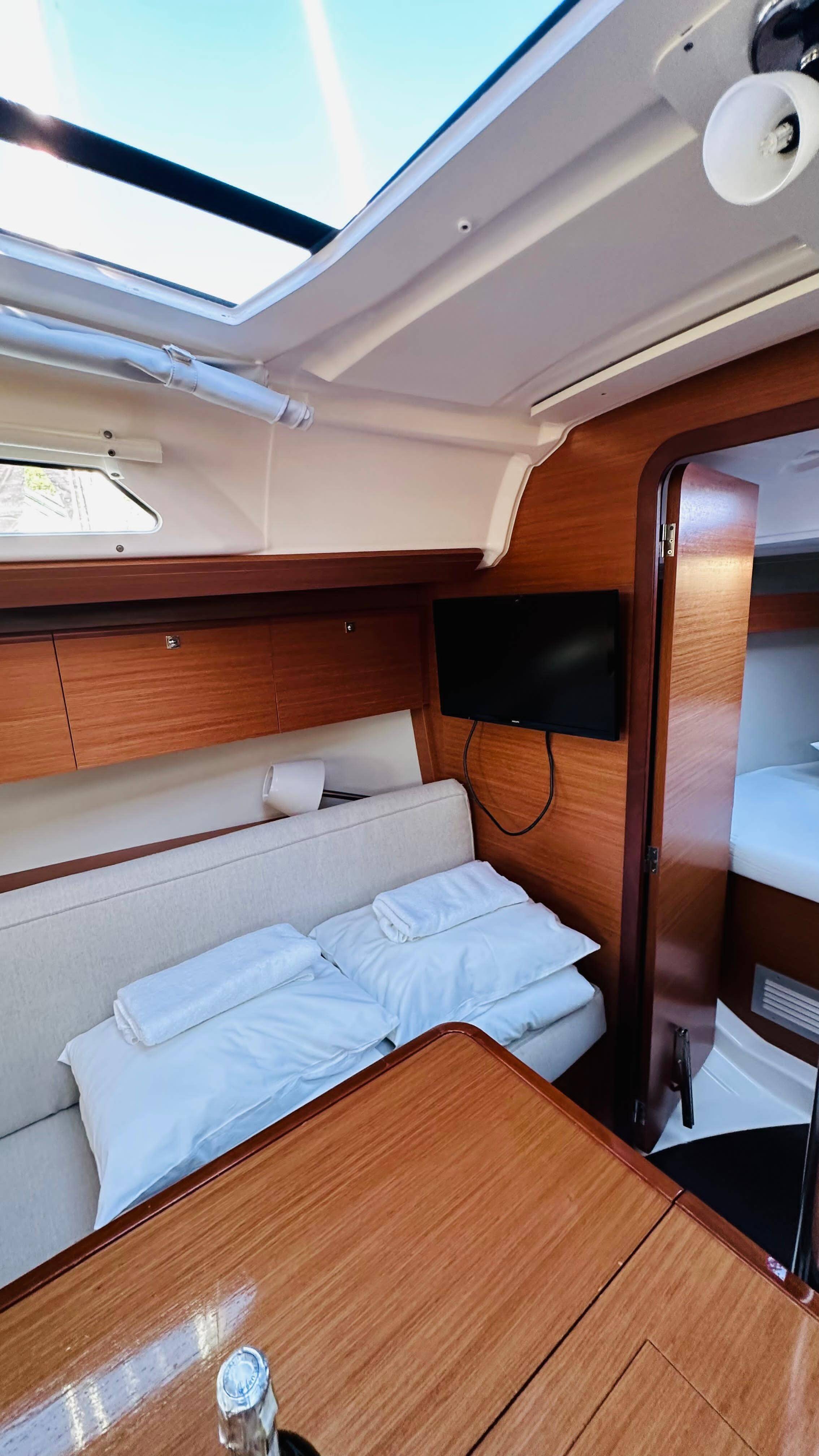 Sailing yacht Dufour 360 GL Alpha