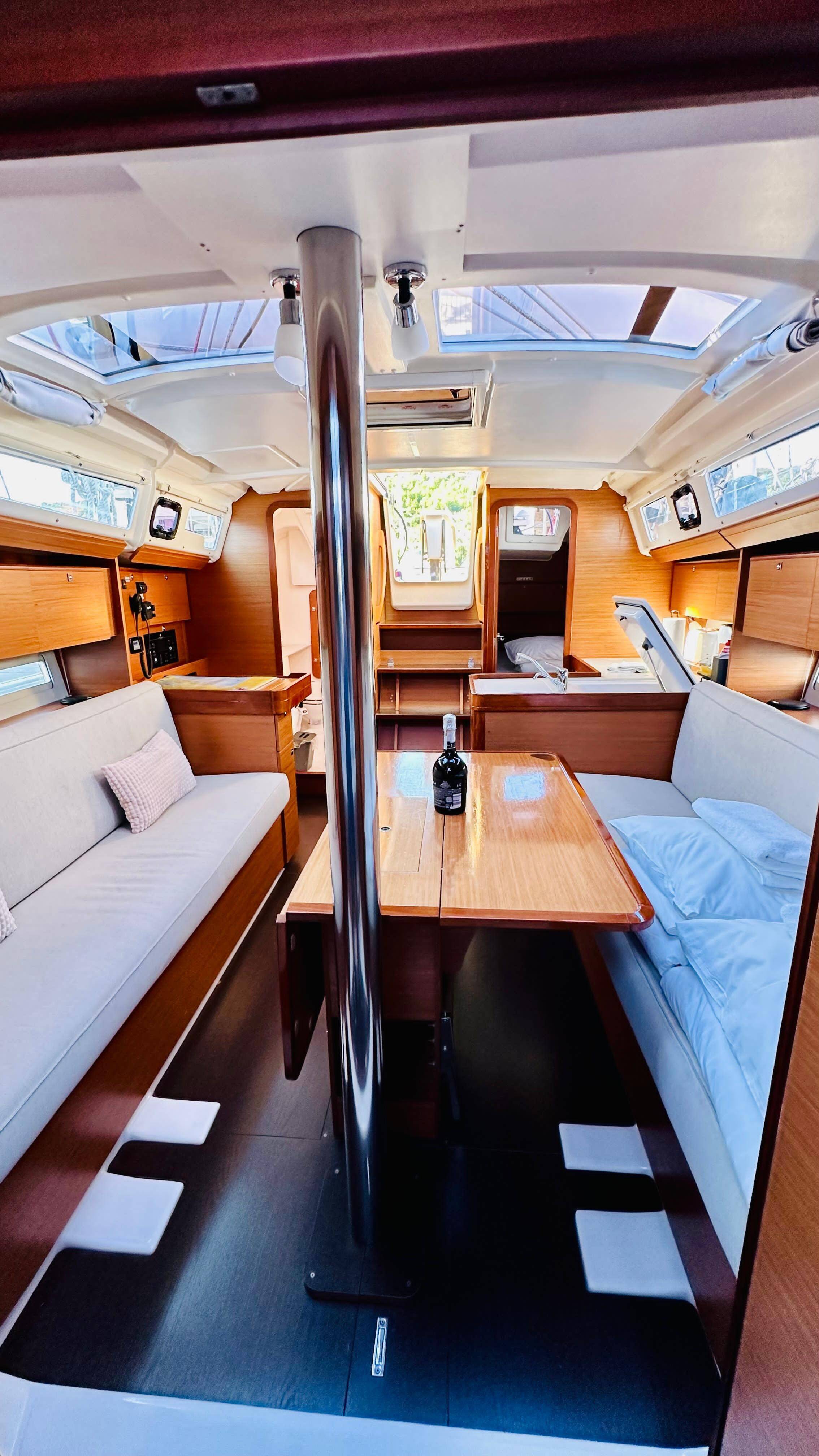 Sailing yacht Dufour 360 GL Alpha