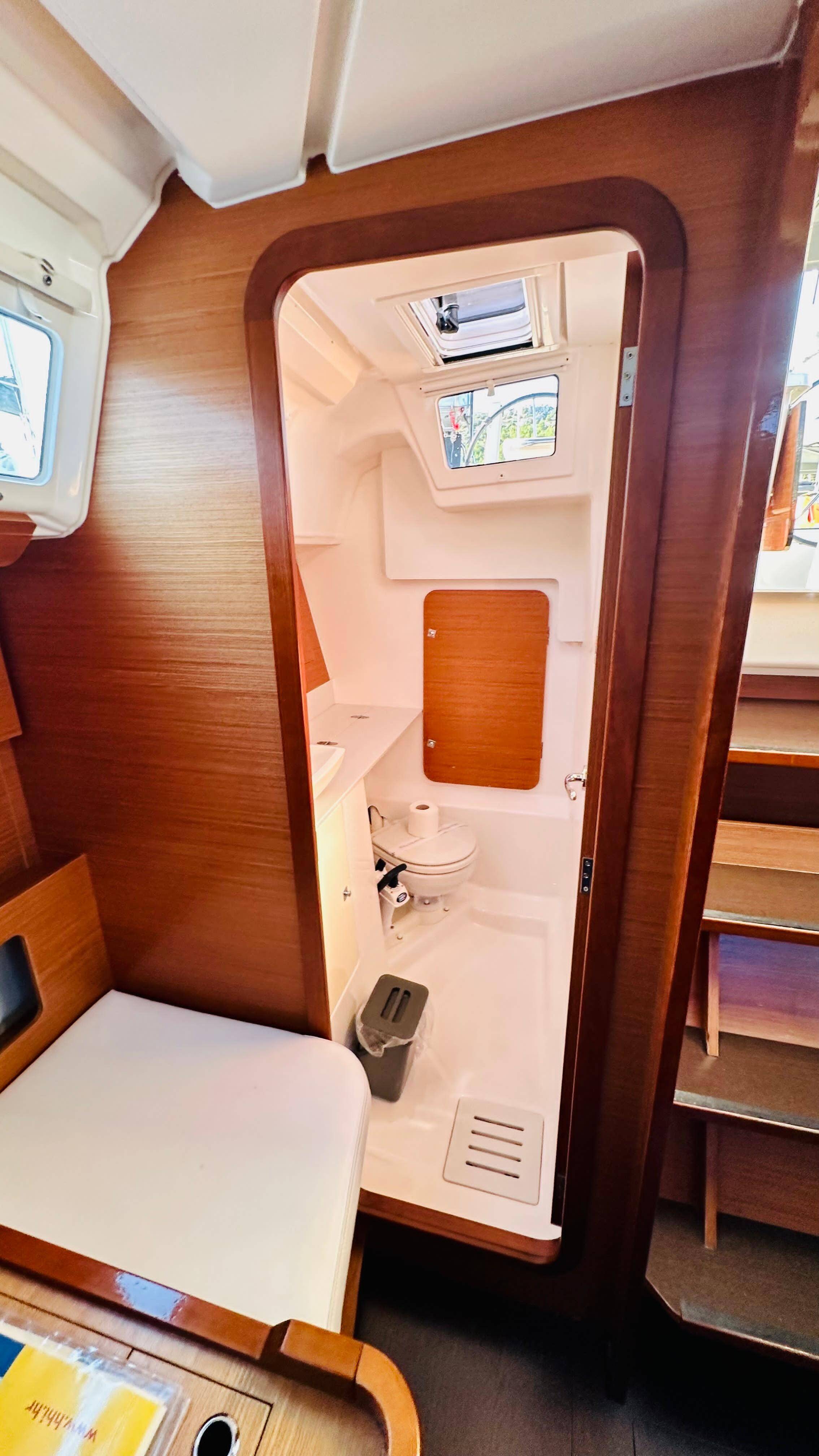 Sailing yacht Dufour 360 GL Alpha