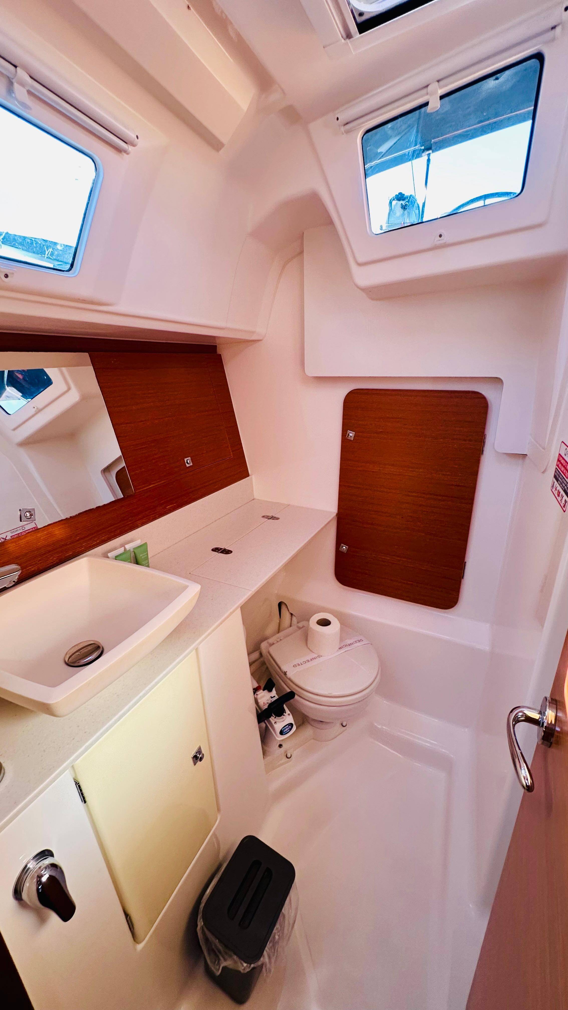 Sailing yacht Dufour 360 GL Alpha
