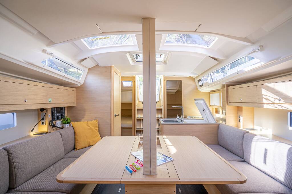 Segelyachten Dufour 37 First Laugh