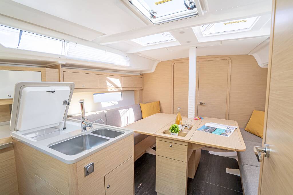 Segelyachten Dufour 37 First Laugh