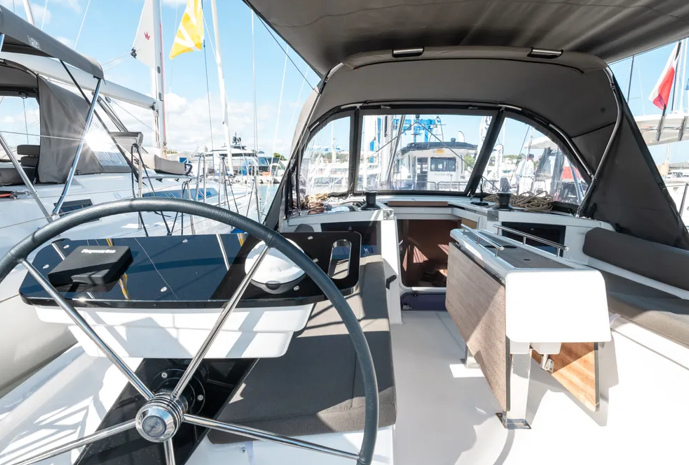 Sailing yacht Dufour 37 Alma