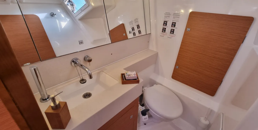 Sailing yacht Dufour 37 Alma