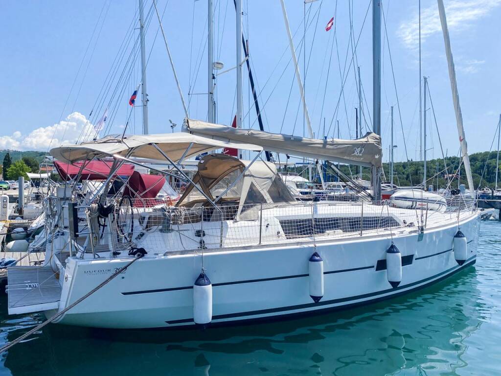 Sailing yacht Dufour 382 GL Barka