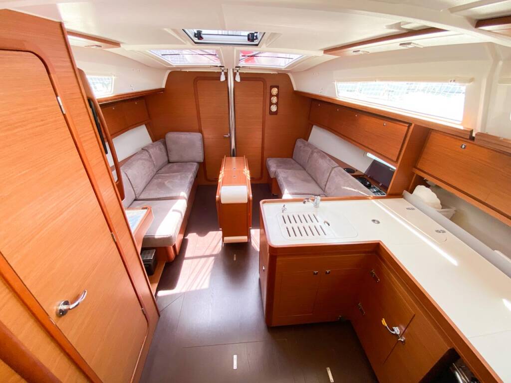 Sailing yacht Dufour 382 GL Barka