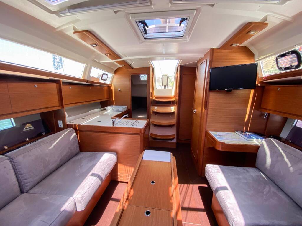 Sailing yacht Dufour 382 GL Barka