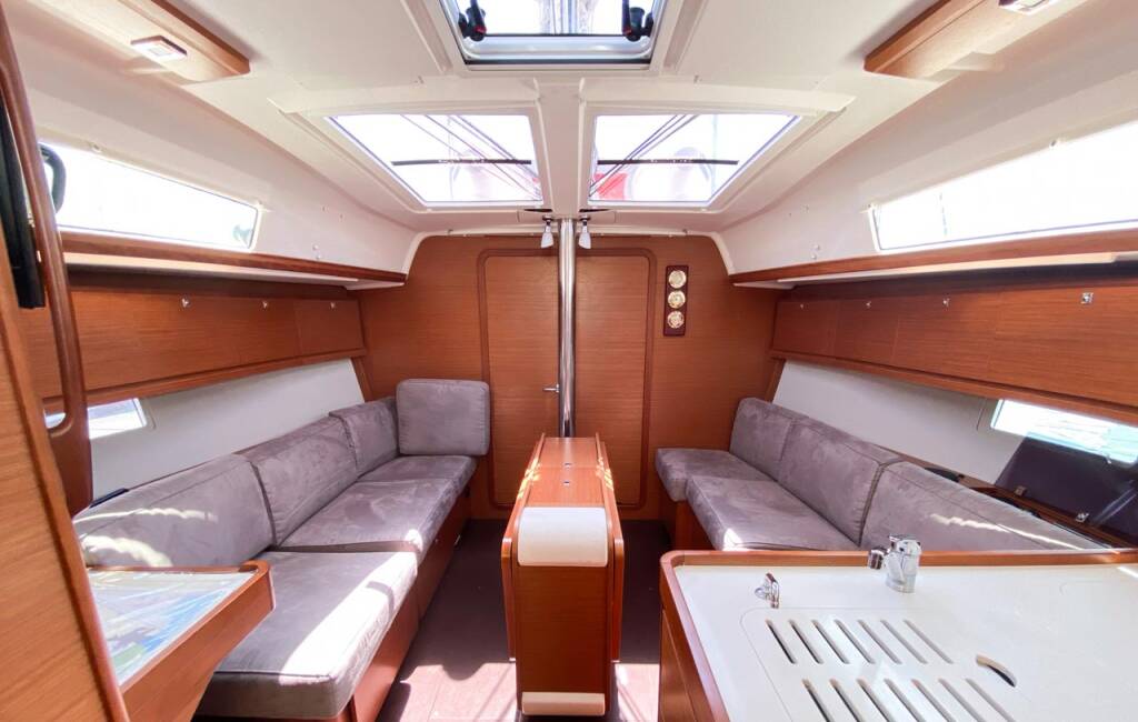 Sailing yacht Dufour 382 GL Barka