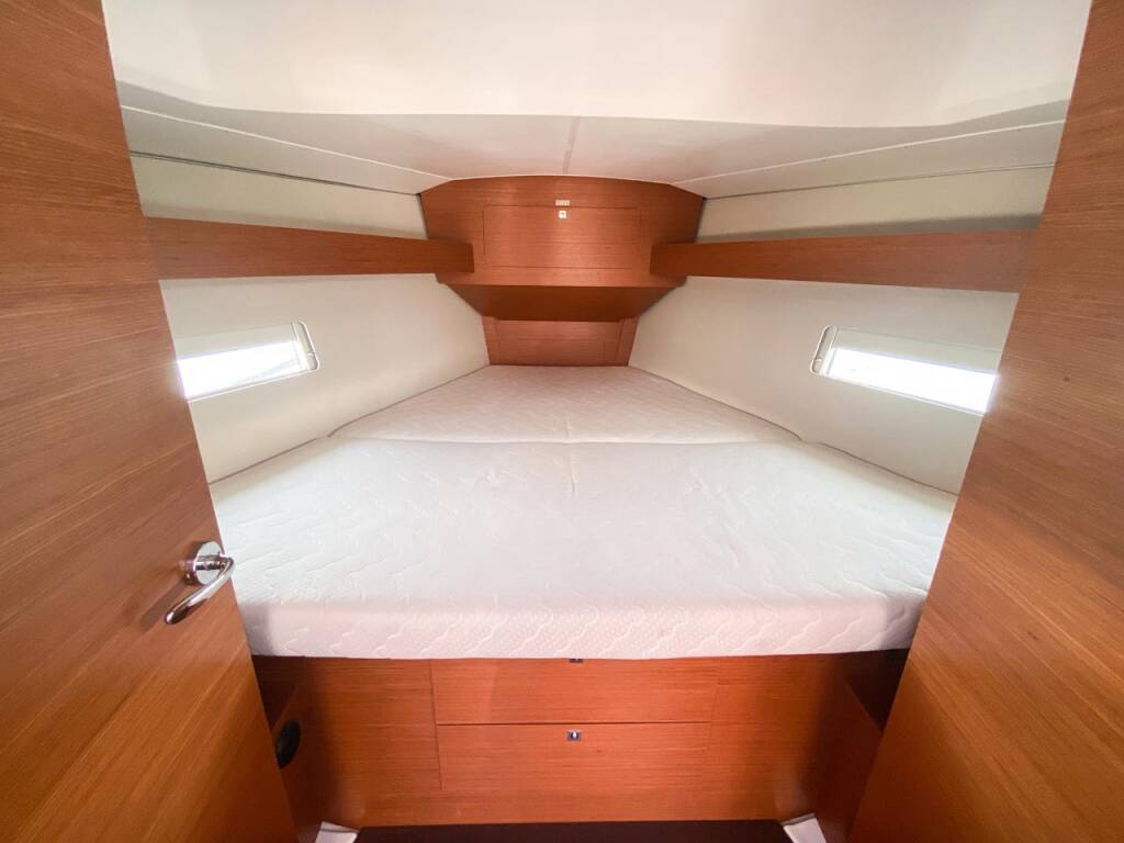 Sailing yacht Dufour 382 GL Barka