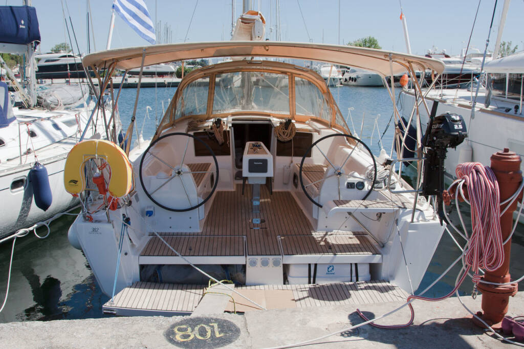 Sailing yacht Dufour 382 GL Siroko