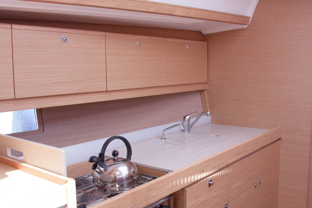 Sailing yacht Dufour 382 GL Siroko