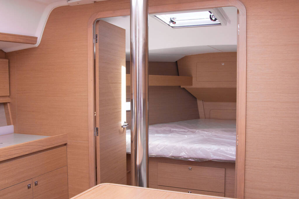 Sailing yacht Dufour 382 GL Siroko
