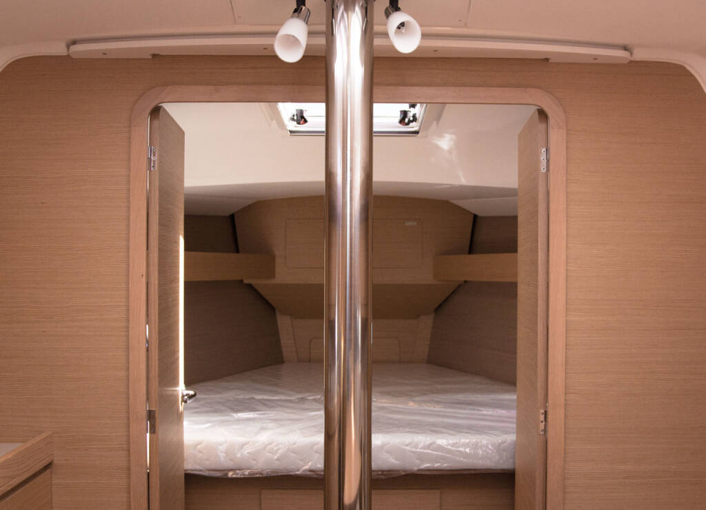 Sailing yacht Dufour 382 GL Siroko