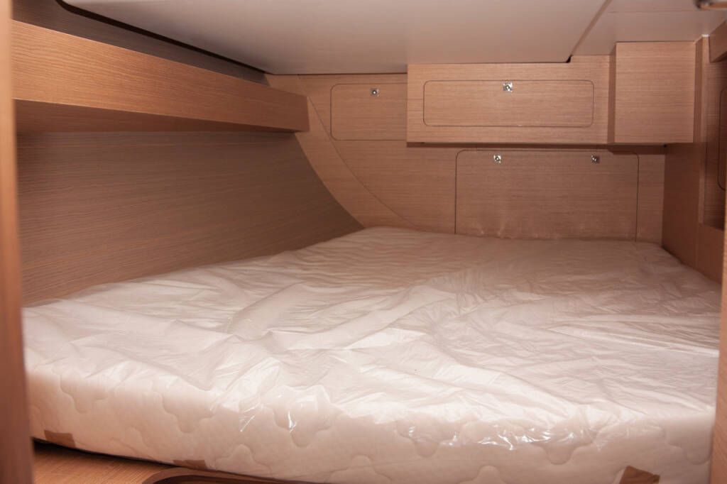 Sailing yacht Dufour 382 GL Siroko